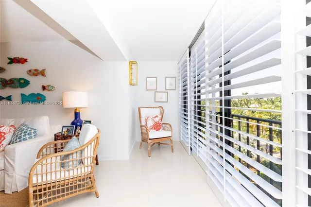 a view of livingroom with furniture