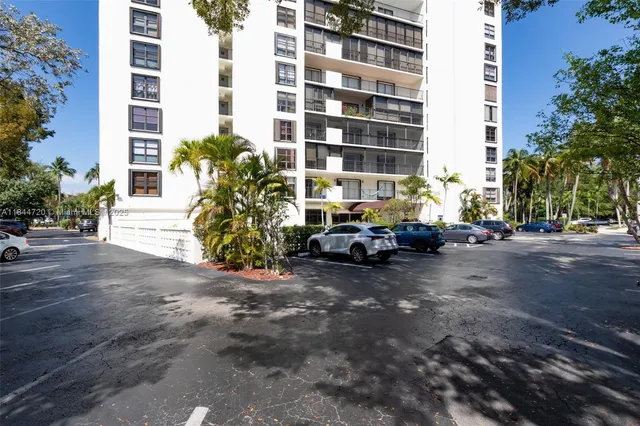 $550,000 | 77 Crandon Boulevard, Unit 5B, Key Biscayne, FL 33149