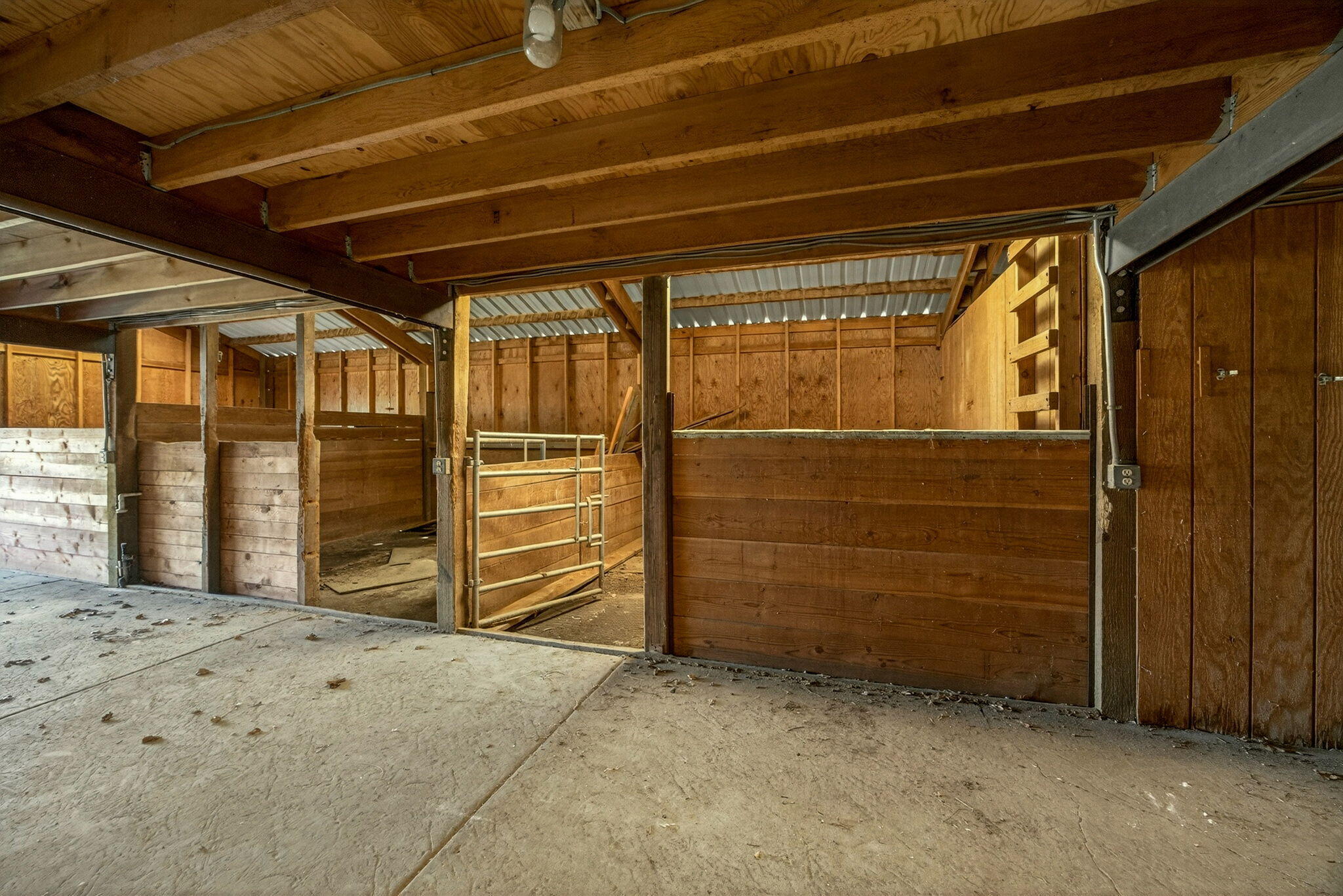 6023 Hillcrest Road Medford, OR 97504 - Photo 71 of 74 BARN 5
