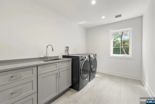 a view of house with a garden