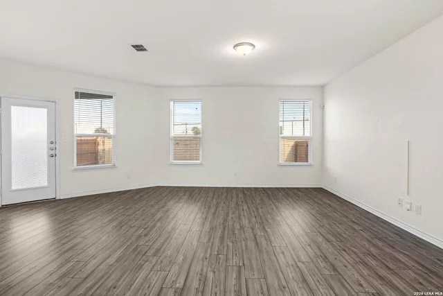 $1,900 | 702 Eucharis, San Antonio, TX 78245