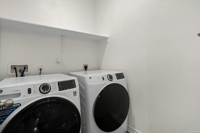 $1,900 | 702 Eucharis, San Antonio, TX 78245