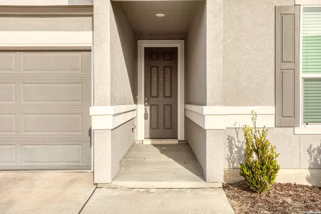 $1,900 | 702 Eucharis, San Antonio, TX 78245