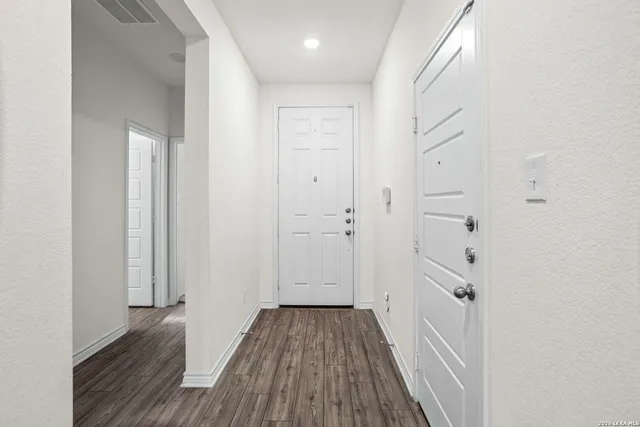 $1,900 | 702 Eucharis, San Antonio, TX 78245