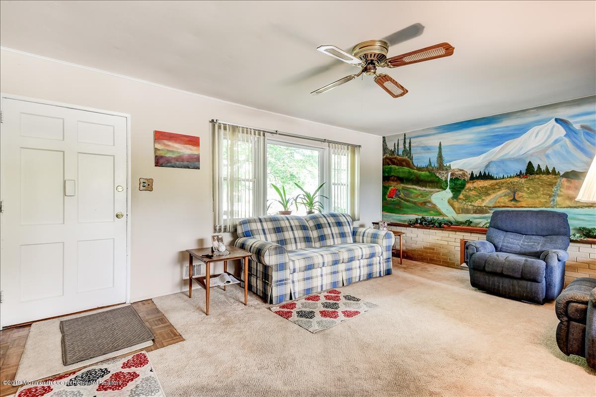 193 Middle Road Hazlet, NJ 07730 - Photo 3 of 19 Family