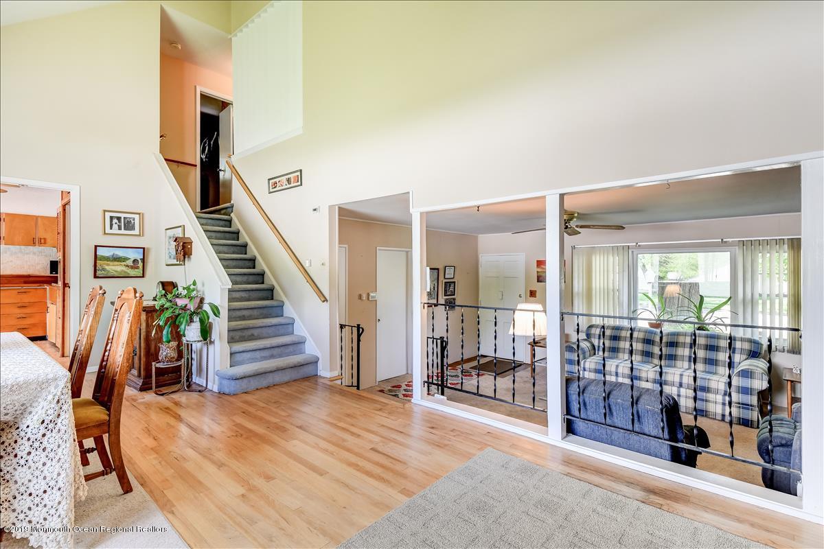 193 Middle Road Hazlet, NJ 07730 - Photo 7 of 19 Living-4