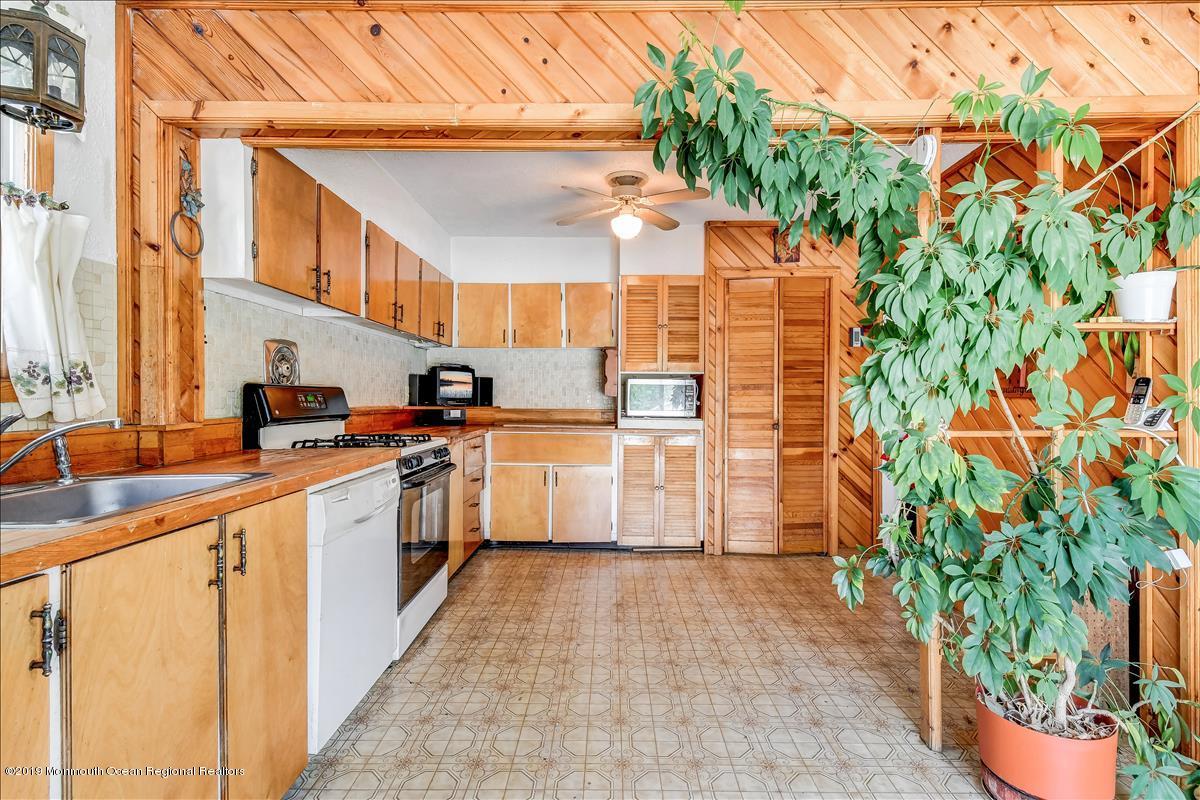 193 Middle Road Hazlet, NJ 07730 - Photo 10 of 19 Kitchen-2