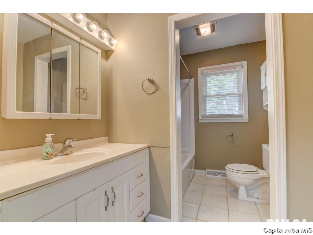 1 Walberta Drive Rochester, IL 62563 - Photo 18 of 36