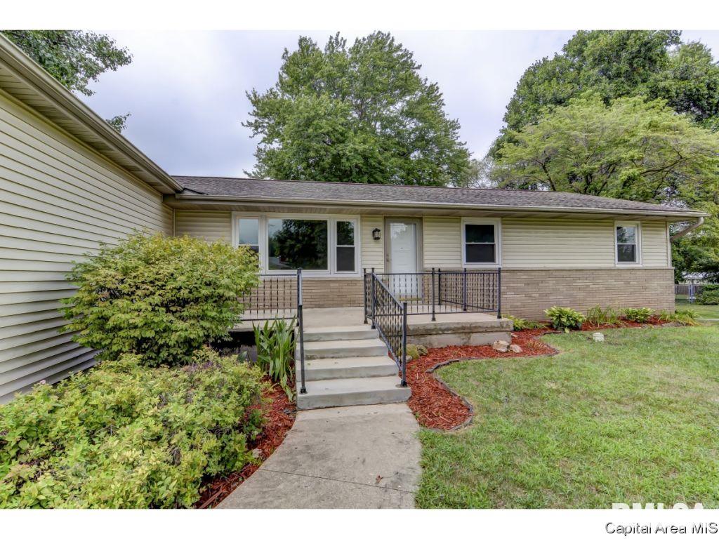 1 Walberta Drive Rochester, IL 62563 - Photo 2 of 36