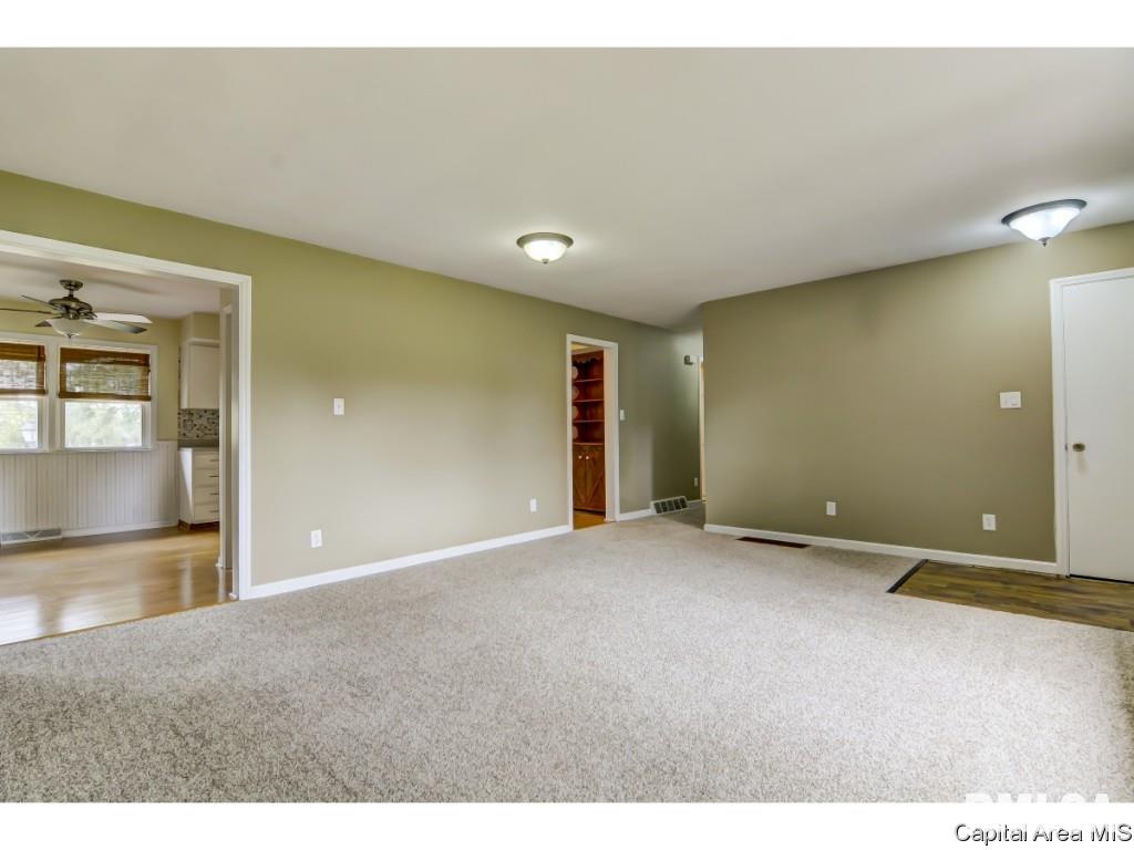 1 Walberta Drive Rochester, IL 62563 - Photo 4 of 36
