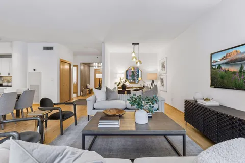 $600,000 | 215 10th Avenue South, Unit 411, Minneapolis, MN 55415
