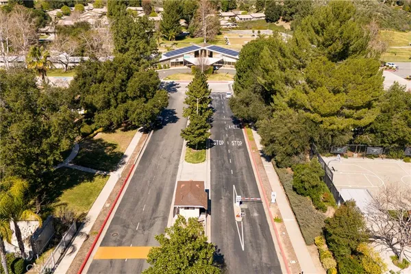 $488,500 | 26807 Circle Of The Oaks, Newhall, CA 91321