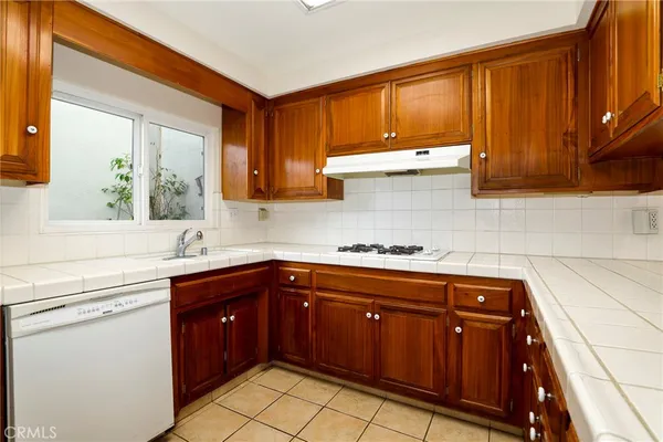 $488,500 | 26807 Circle Of The Oaks, Newhall, CA 91321