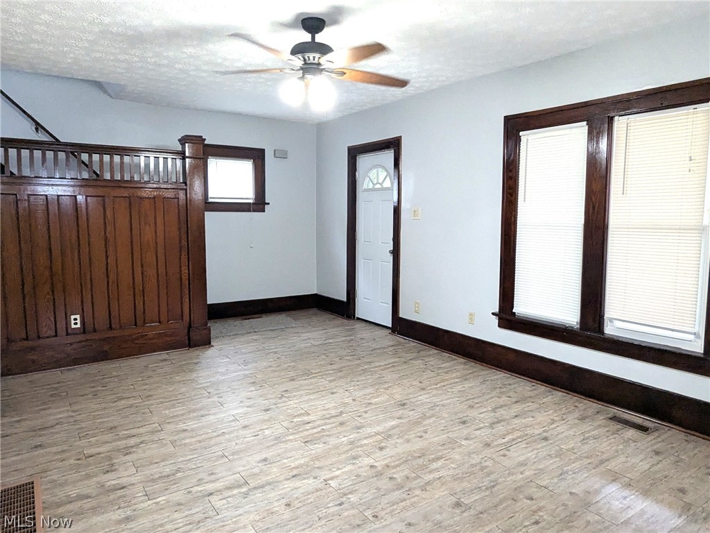 876 Avon Street Akron, OH 44310 - Photo 11 of 33