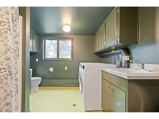 a big room with windows and closet