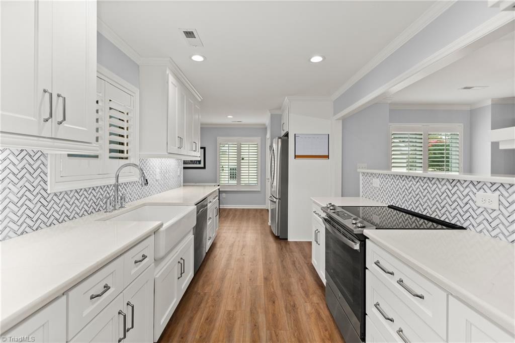 204 Hamilton Court Bermuda Run, NC 27006 - Photo 3 of 33