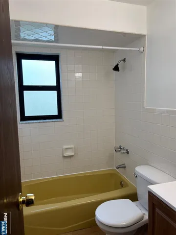 $2,100 | 13 North End Drive, Unit 13, Secaucus, NJ 07094