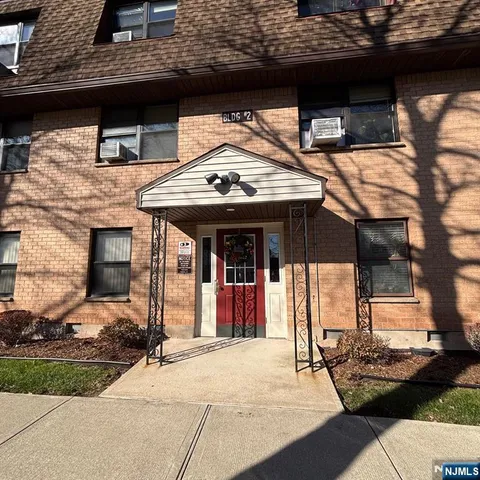 $2,100 | 13 North End Drive, Unit 13, Secaucus, NJ 07094