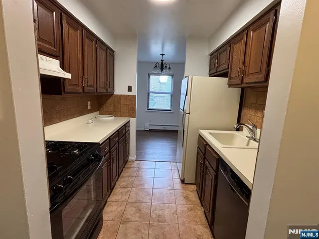 $2,100 | 13 North End Drive, Unit 13, Secaucus, NJ 07094