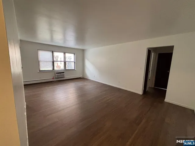 $2,100 | 13 North End Drive, Unit 13, Secaucus, NJ 07094