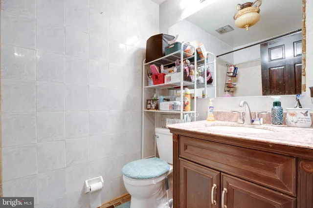 a bathroom with a bathtub and a shower curtain