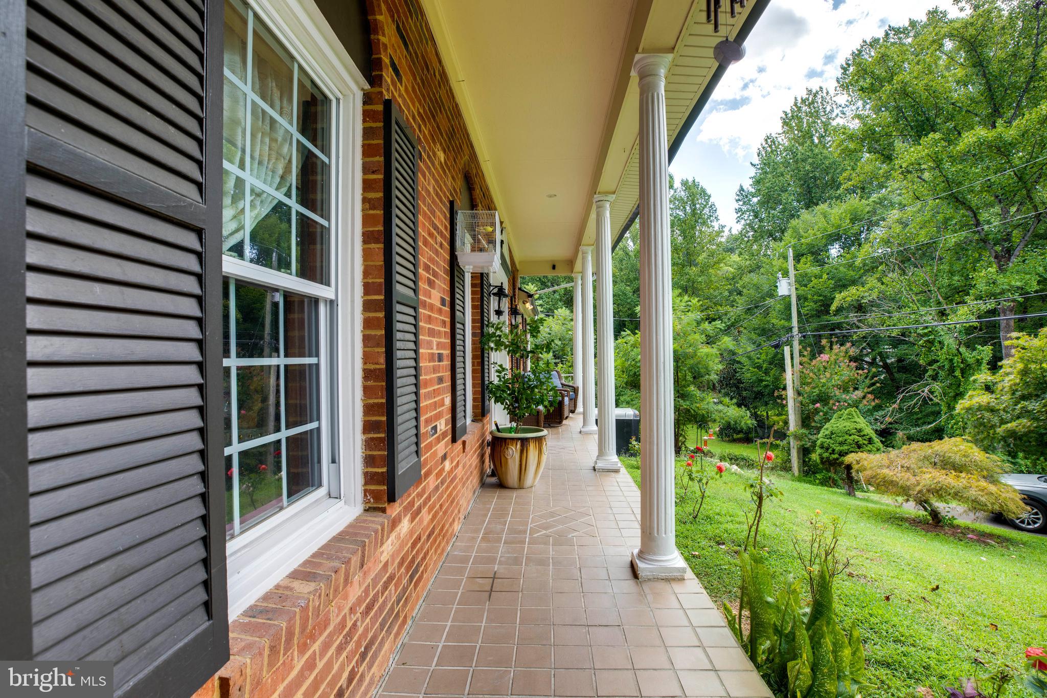 10009 Bent Tree Lane Manassas, VA 20111 - Photo 4 of 41