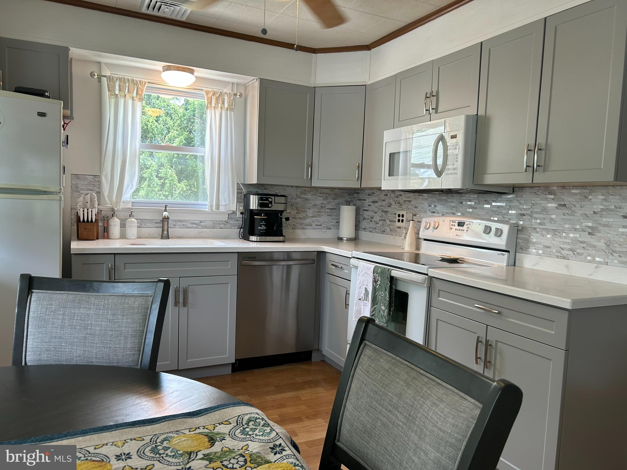 138 East 7 Stars Road Phoenixville, PA 19460 - Photo 4 of 42 Eat in Kitchen