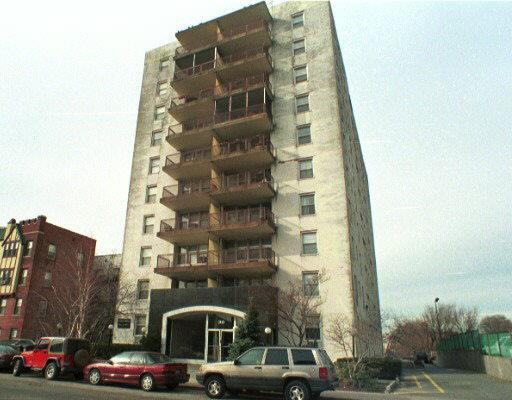 39 Glenbrook Road, Unit 1J Stamford, CT 06902 - Photo 1 of 1 a building view
