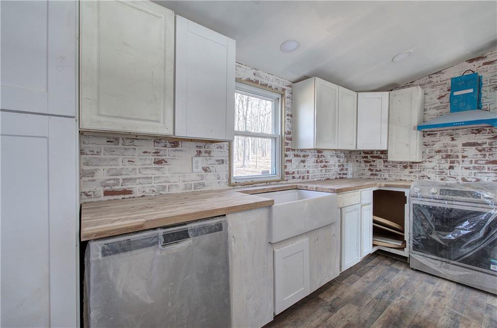 676 Flowery Branch Road Kingston, GA 30145 - Photo 32 of 96 a kitchen with stainless steel appliances granite countertop a sink stove and cabinets