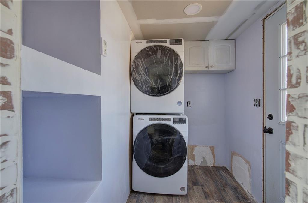 676 Flowery Branch Road Kingston, GA 30145 - Photo 34 of 96 a utility room with sink dryer and washer