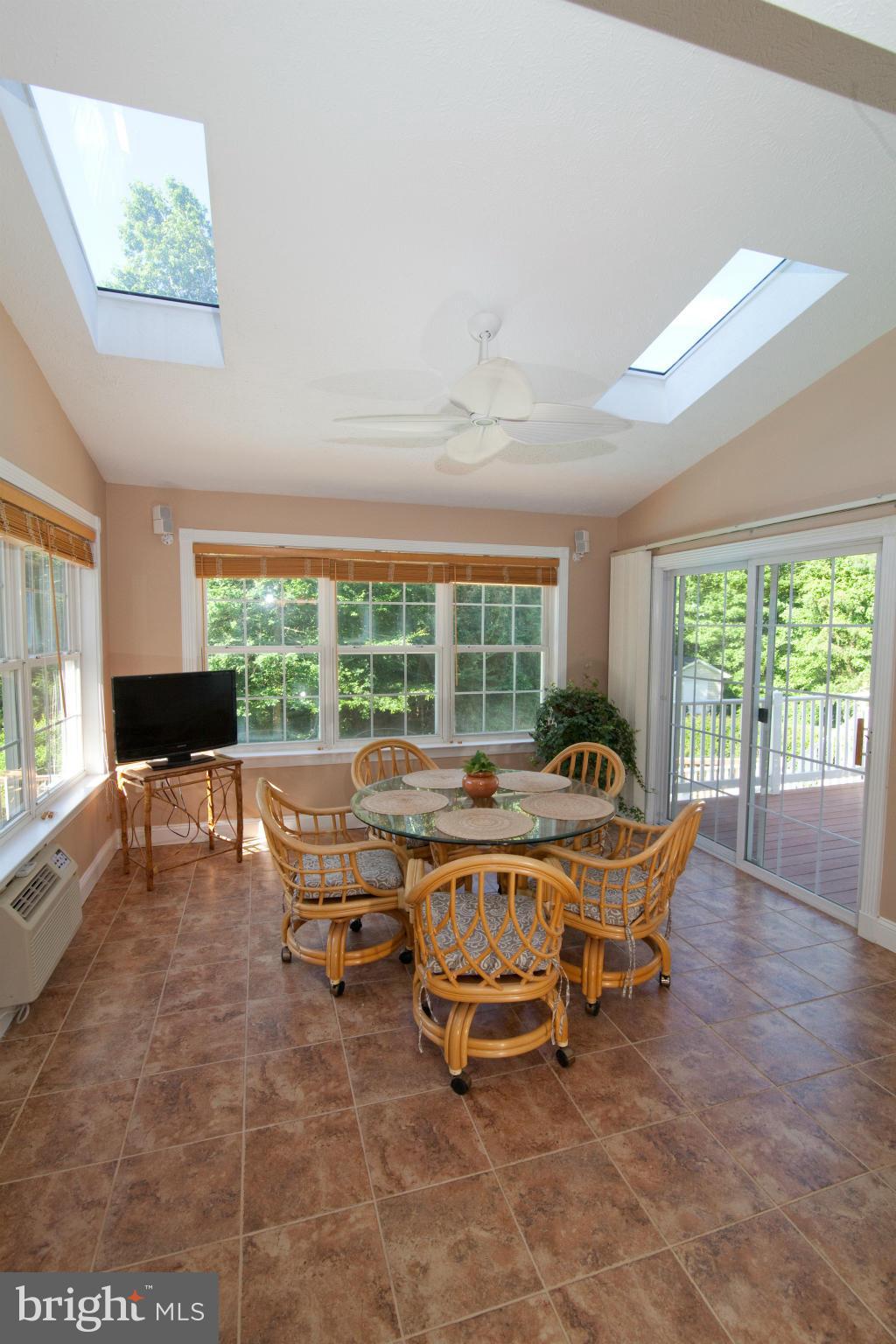 675 Parallel Road Huntingtown, MD 20639 - Photo 4 of 27 Interior (General)