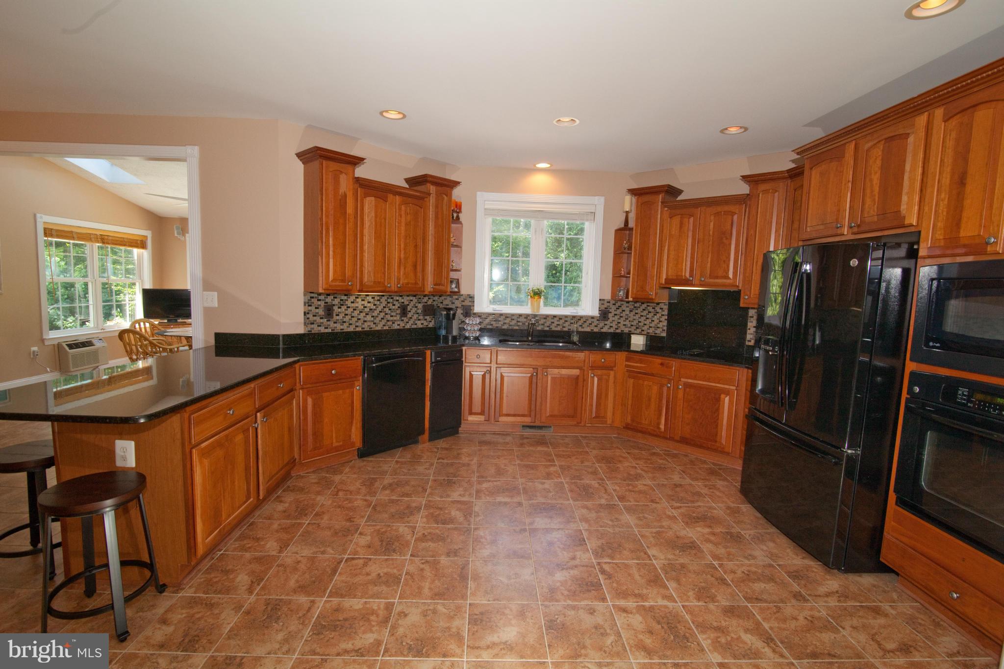 675 Parallel Road Huntingtown, MD 20639 - Photo 6 of 27 Kitchen