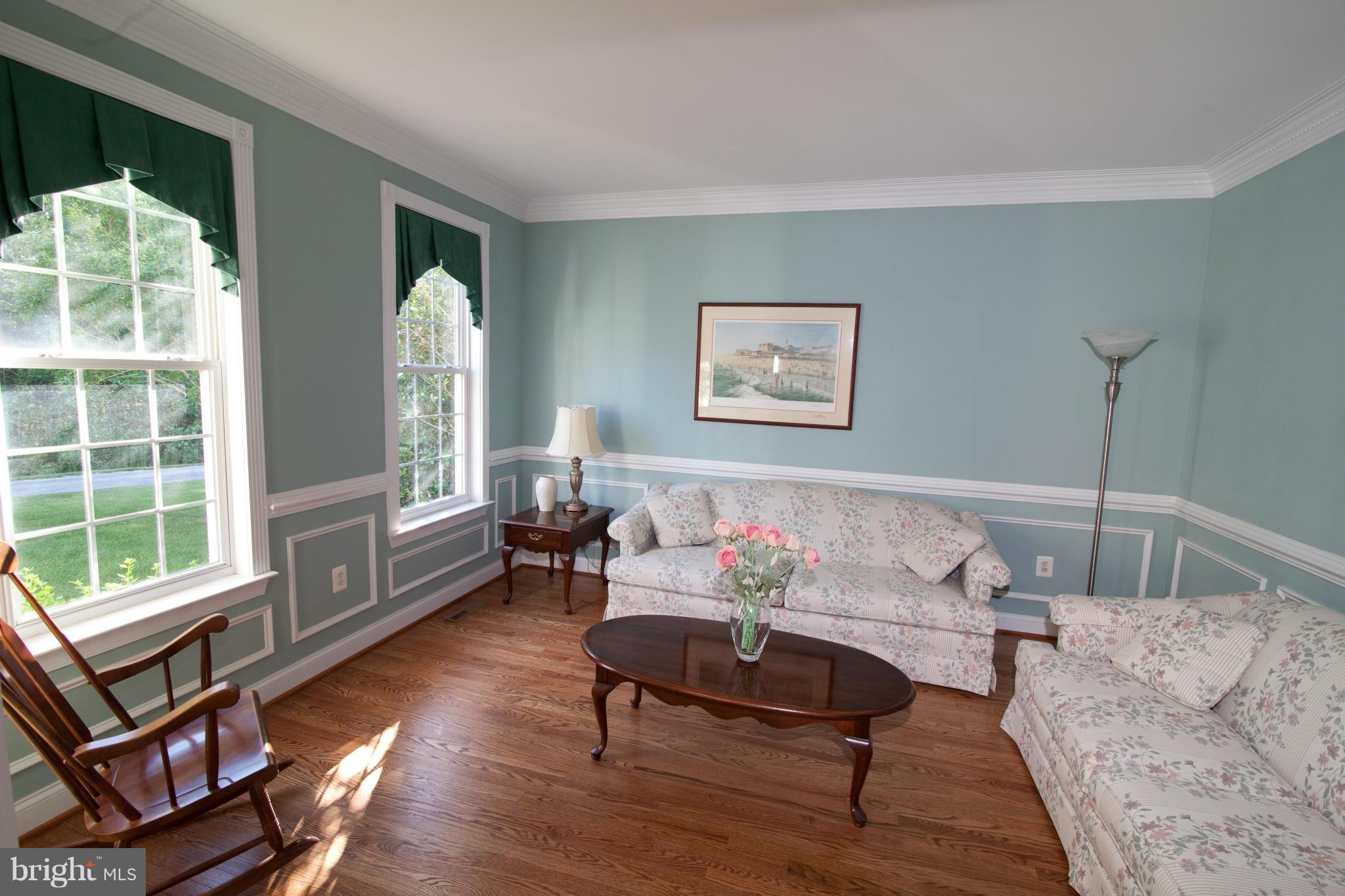 675 Parallel Road Huntingtown, MD 20639 - Photo 8 of 27 Living Room
