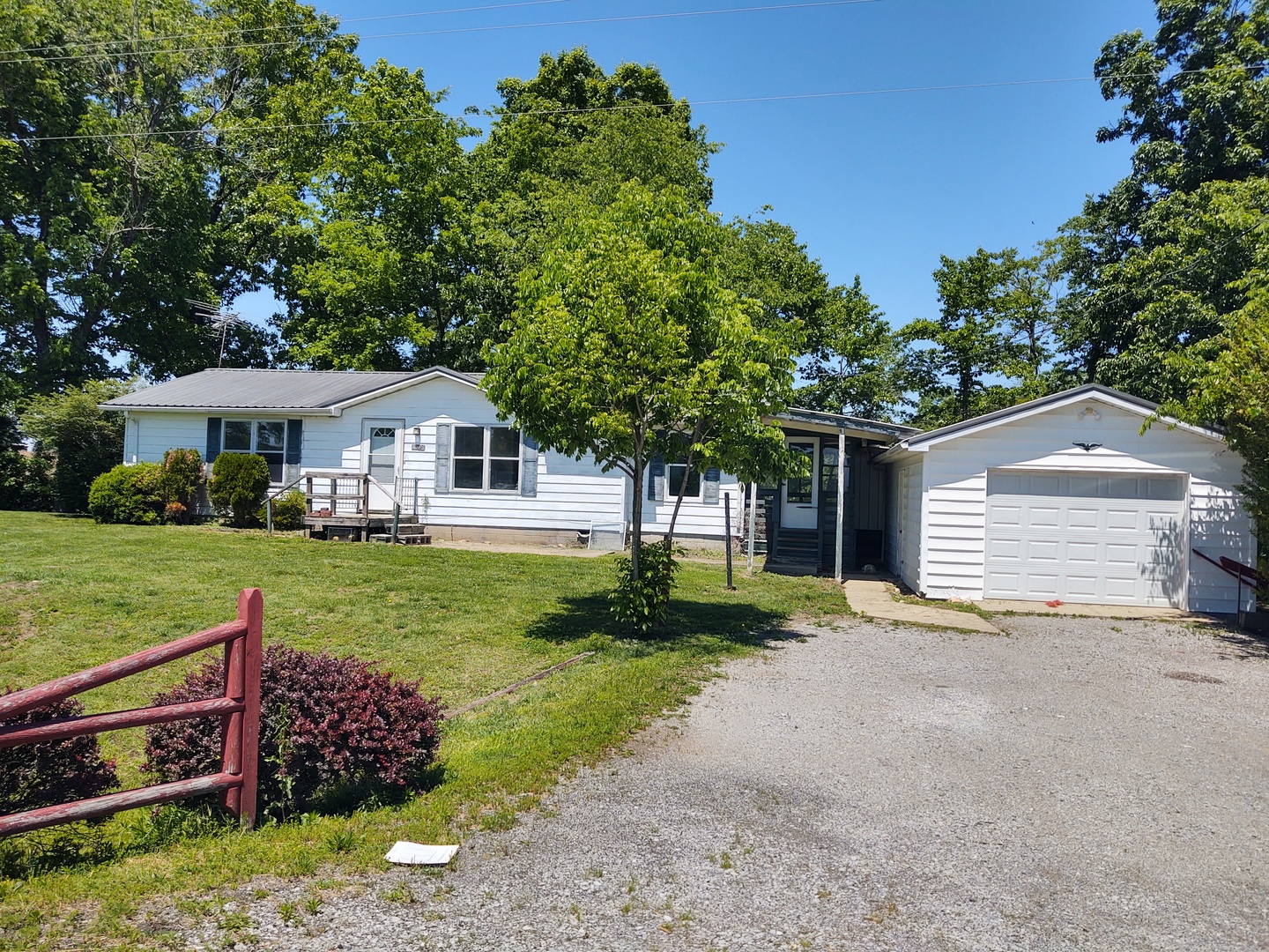 1045 Ozark Road Ozark, IL 62972 - Photo 2 of 17 a front view of a house with garden
