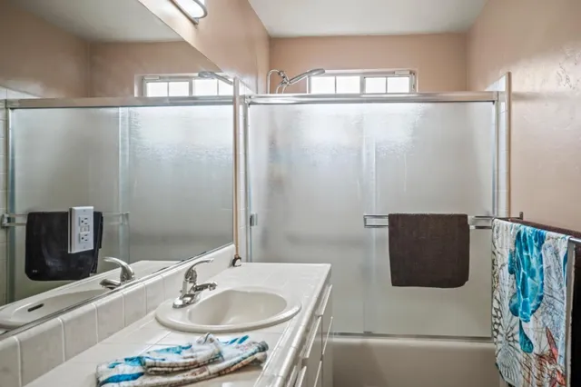 a black and white photo of a living room