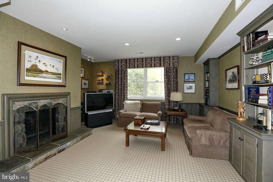 11311 Glen Road Potomac, MD 20854 - Photo 22 of 30 Family Room