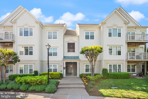 $404,999 | 12501 Hayes Court, Unit 202, Fairfax, VA 22033
