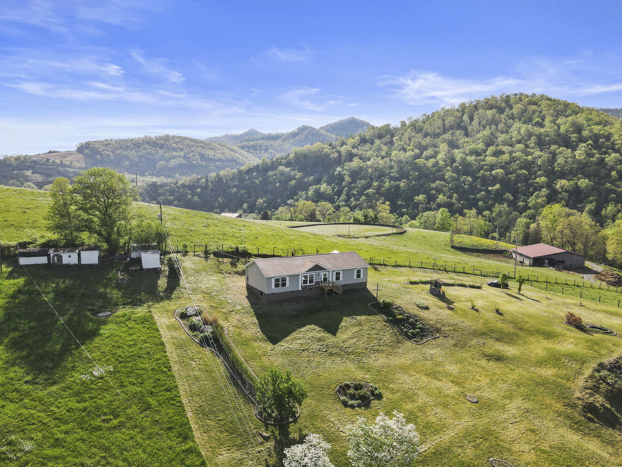 592 Chestnut Road Honaker, VA 24260 - Photo 4 of 27 4-web-or-mls-DJI_0110