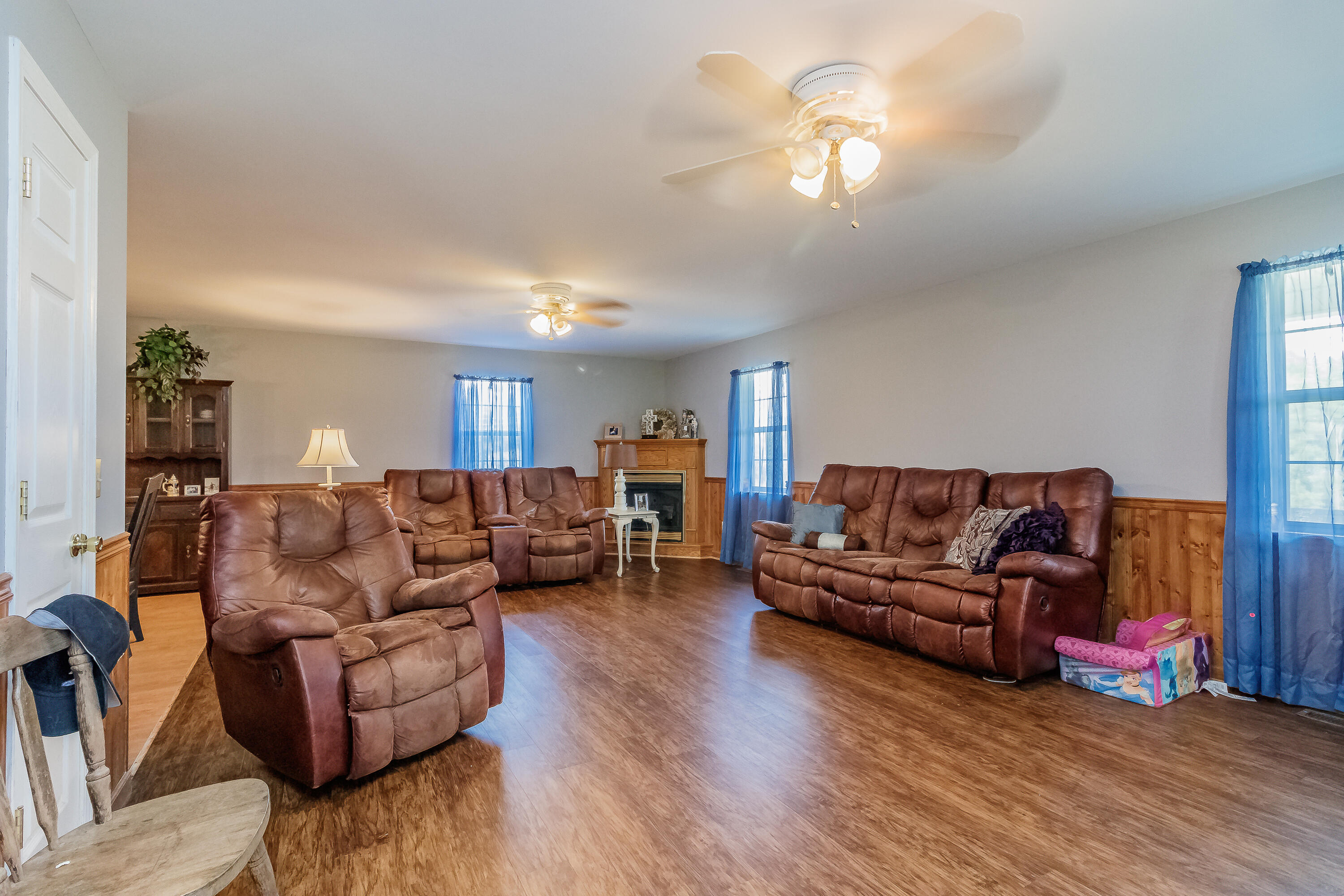1199 Lake Howard Road LaFayette, GA 30728 - Photo 4 of 27 Living Room