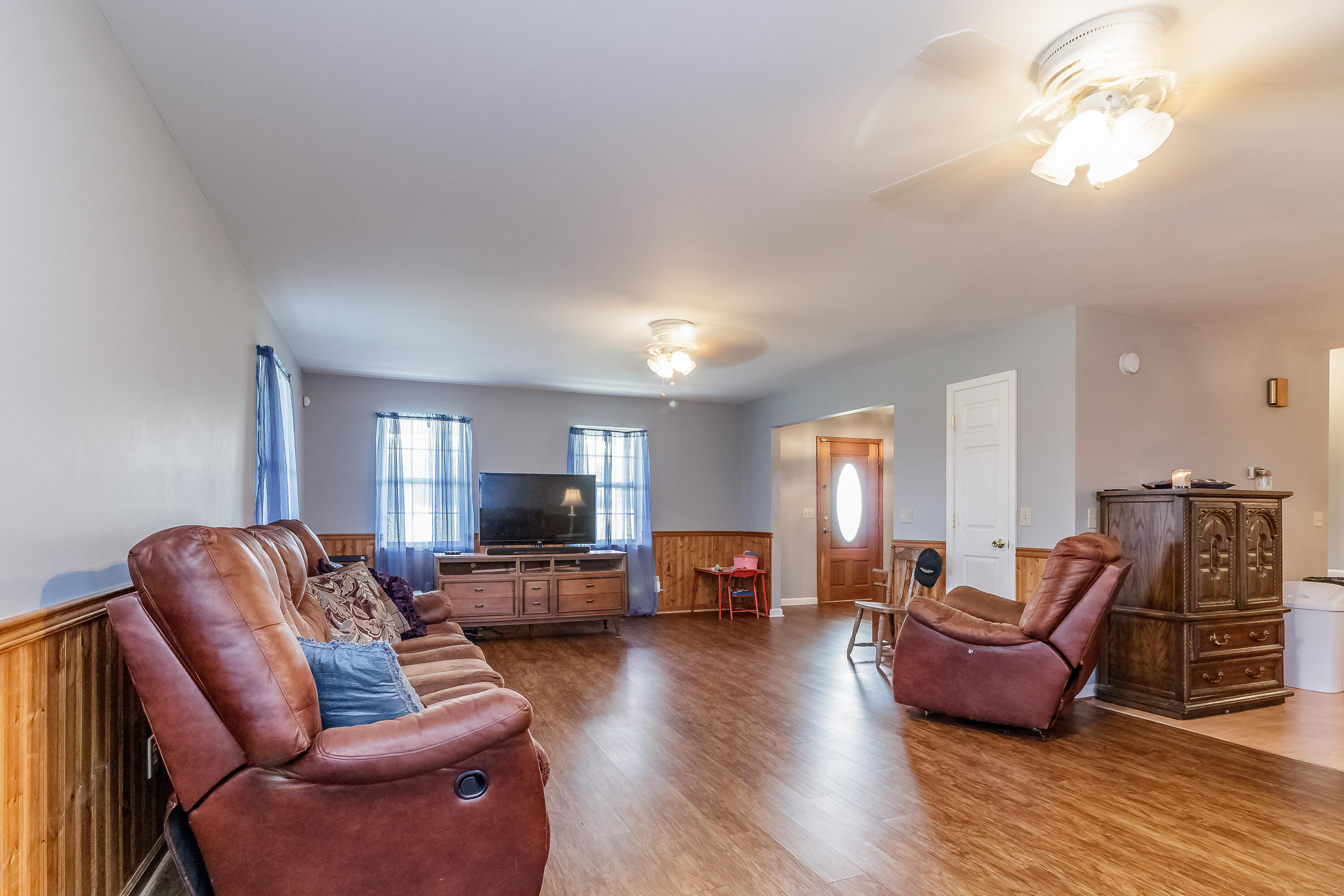 1199 Lake Howard Road LaFayette, GA 30728 - Photo 6 of 27 Living Room