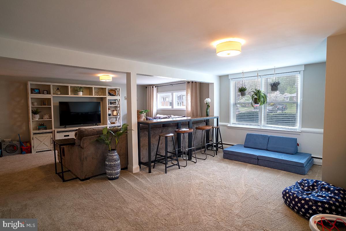 1905 Clifden Road Catonsville, MD 21228 - Photo 11 of 24 Room for entertaining and relaxing