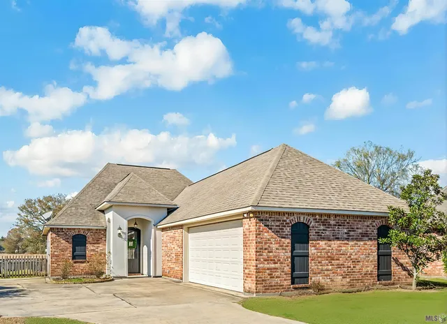 $259,000 | 31067 Autumn Lake Drive, Walker, LA 70785