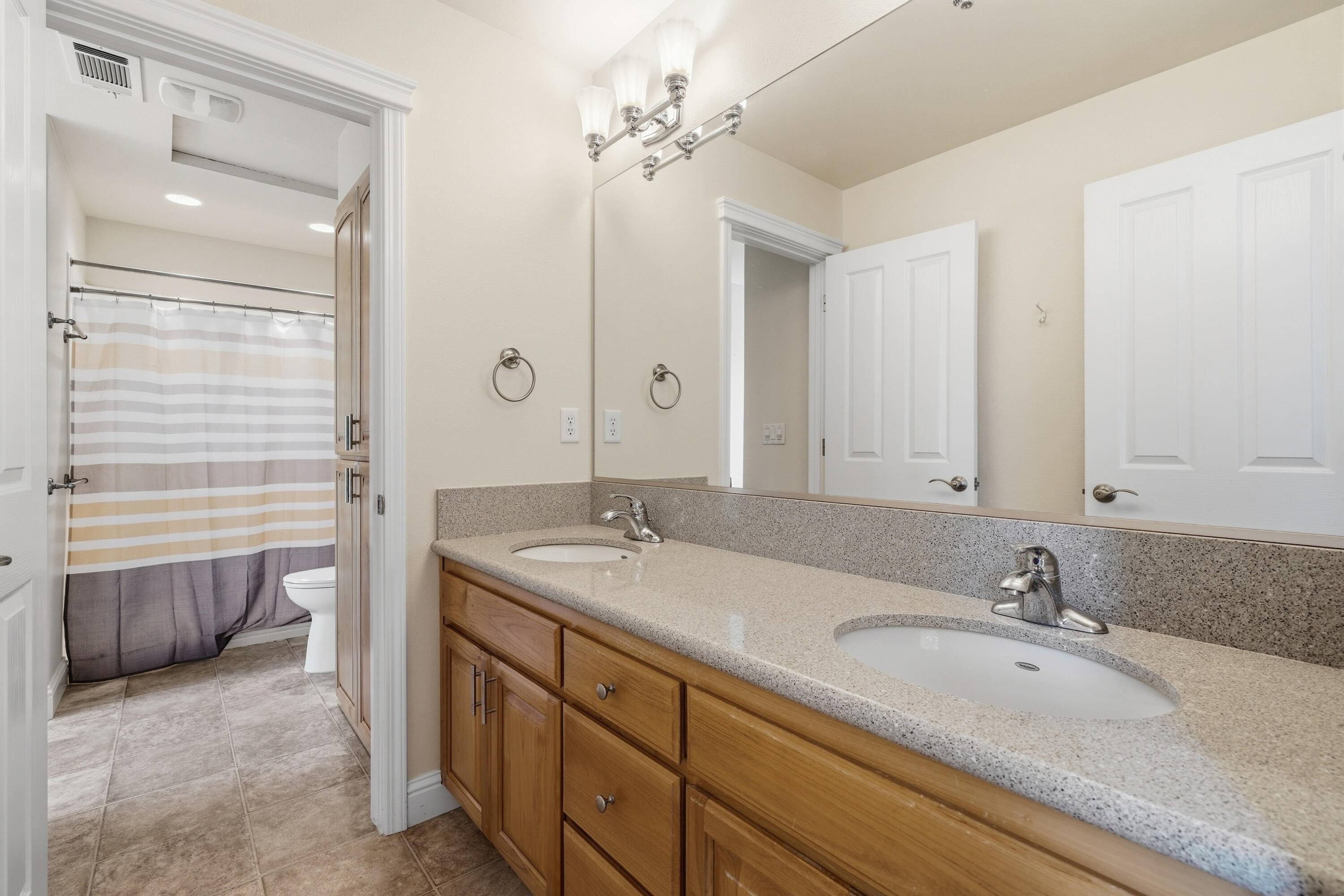 2995 Goose Ranch Road Lewiston, CA 96052 - Photo 35 of 60 Upstairs Bathroom