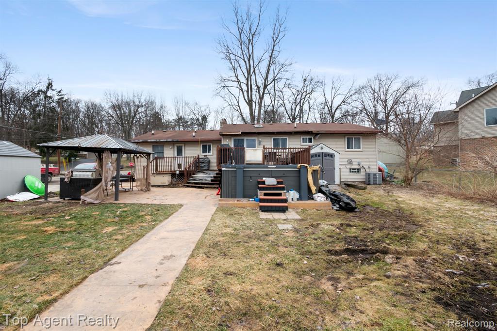 2065 Ridgemont Street Commerce Township, MI 48382 - Photo 32 of 35