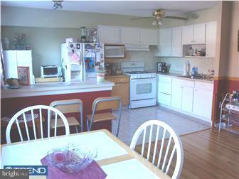 10905 Heflin Road Philadelphia, PA 19154 - Photo 2 of 10 Kitchen
