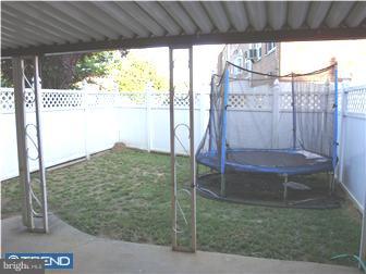 10905 Heflin Road Philadelphia, PA 19154 - Photo 3 of 10 Exterior Back