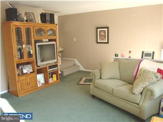 10905 Heflin Road Philadelphia, PA 19154 - Photo 7 of 10 Living Room