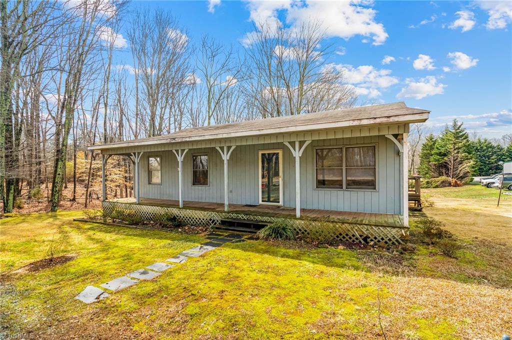126 Barham Road Reidsville, NC 27320 - Photo 3 of 19
