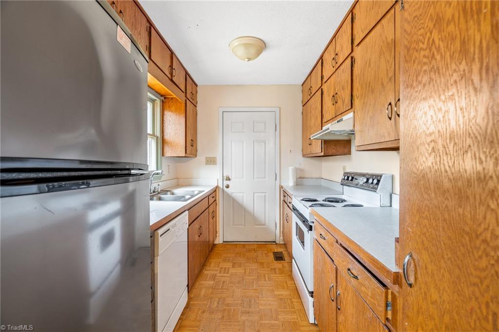 126 Barham Road Reidsville, NC 27320 - Photo 5 of 19