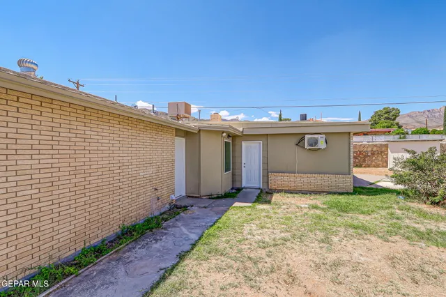 a view of a house with a garage